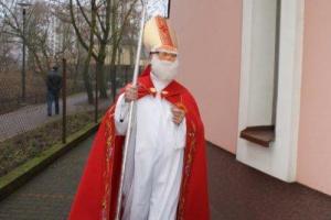 Św. Mikołaj wśród dzieci