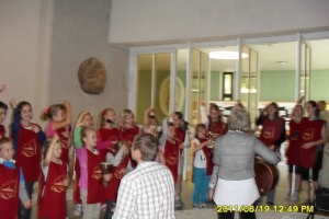 2011 - Zakończenie roku szkolnego - chórek Droga do Nazaretu - szkolny wolontariat, pielgrzymka na Lednicę pod opieką ks. Macieja