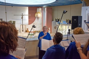 40-lecie pracy artystycznej p. Magdaleny Kozierskiej, naszej wieloletniej organistki – chór parafialny „Assunta” z Lwówka