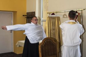 Uroczysta Msza Święta celebrowana przez ks. Damiana Dudkowiaka.