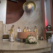 Uroczysta Msza Święta celebrowana przez ks. Damiana Dudkowiaka.