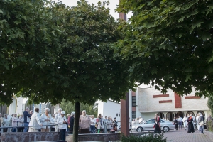 Adoracja Krzyża Świętego.