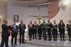 Śpiew Akatystu i koncert Apostolatu Jezusa i Maryi.