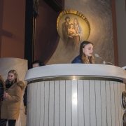 Droga Krzyżowa z udziałem młodzieży.