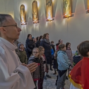 Droga Krzyżowa z udziałem dzieci.