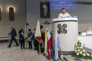 Nawiedzenie Matki Bożej Czestochowskiej w kopii cudownej Ikony Jasnogórskiego Obrazu. Cz.II wprowadzenie Ikony i Msza Św. pod przew. Abp. Stanisława Gądeckiego.