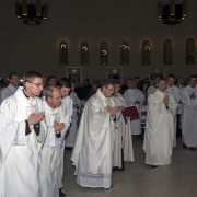 Procesja wprowadzająca Ks. Jacka Mackowiaka do naszej świątyni.
