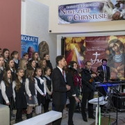 Uroczyste otwarcie Jubileuszowej Bramy Miłosierdzia.  Chórek dzieci z SPP w Kwidzyniu i członkowie zespołu Apostolat Jezusa i Maryi.