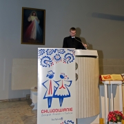 Ksiądz Maciej dziękuje wykonawcom i uczestnikom koncertu.