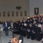 Połączone Chóry wykonują wspólnie kolędę na zakończenie koncertu.