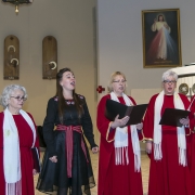 Chór Hasło wykonuje kolędy.