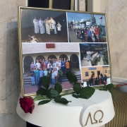 Album ofiarowny ks. Maciejowi przez ministrantów.
