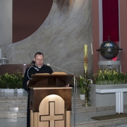 Zainicjowanie czytania przez ks. Piotra.