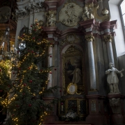 Jeden z bocznych ołtarzy.