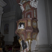Ambona z lampą błyskową.