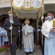 Procesja z Eucharystią do pozostałych ołtarzy.