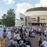 Modlitwa i rozważania przy II ołtarzu.