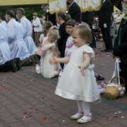 Procesja rusza do IV ołtarza.