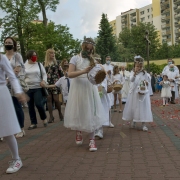 Procesja rusza do IV ołtarza.
