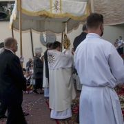 Procesja rusza do IV ołtarza.