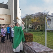 Odsłonięcie pamiątkowej tablicy poświęconej budowniczemu naszego kościoła.