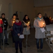 Msza święta roratnia dla młodzieży i dorosłych. Chór Schola.