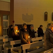 Msza święta roratnia dla młodzieży i dorosłych.