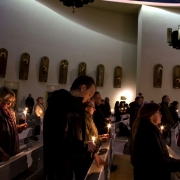 Msza święta roratnia dla młodzieży i dorosłych.
