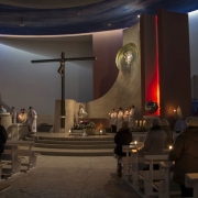 Msza święta roratnia dla młodzieży i dorosłych.