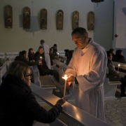 Msza święta roratnia dla młodzieży i dorosłych.