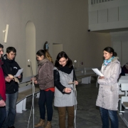 Msza święta roratnia dla młodzieży i dorosłych. Chór Schola,