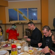 Kawiarenka w Centrum Duszpasterstwa. Śniadanie. Niektórzy niechętnie się fotografowali.