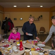 Kawiarenka w Centrum Duszpasterstwa. Śniadanie. Jest apetycznie i smacznie.