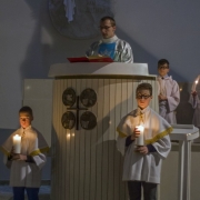 Msza święta roratnia dla młodzieży i dorosłych. Czytanie ewangelii.