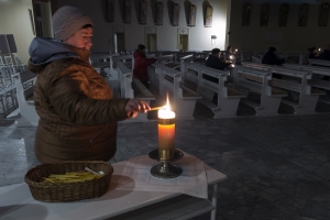 Roraty dla młodzieży i dorosłych wraz z adwentowymi rekolekcjami.