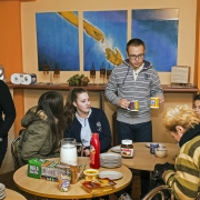 Śniadanie w Centrum Duszpasterskim po mszy roratniej,