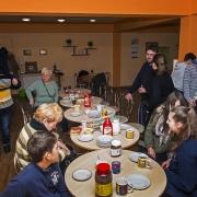 Śniadanie w Centrum Duszpasterskim po mszy roratniej,