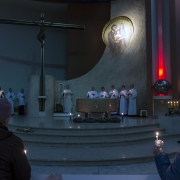 Roraty dla młodzieży i starszych połączone z rekolekcjami adwentowymi.