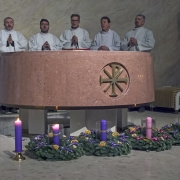 Roraty dla młodzieży i starszych połączone z rekolekcjami adwentowymi.