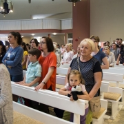 Wieczorma msza św. z udziałem przybyłych do Polski pielgrzymów.