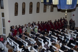 Chór Nazaret i Zespołu Pieśni i Tańca Siekieracy kolędują w naszej świątyni.