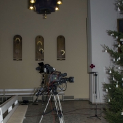 Wieczorne przygotowanie do transmisji w TV Polonia.