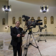 Wieczorne przygotowanie do transmisji w TV Polonia. Pan Marian też dał się skusić pozując przy kamerze.
