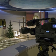 Wieczorne przygotowanie do transmisji w TV Polonia.
