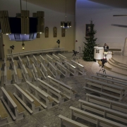 Wieczorne przygotowanie do transmisji w TV Polonia.