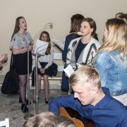 Czuwanie modlitewne z u udziałem młodzieży.