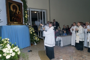 Pożegnanie kopii Obrazu Matki Bożej Częstochowskiej i Akt oddania parafii Św. Rodziny Matce Bożej.
